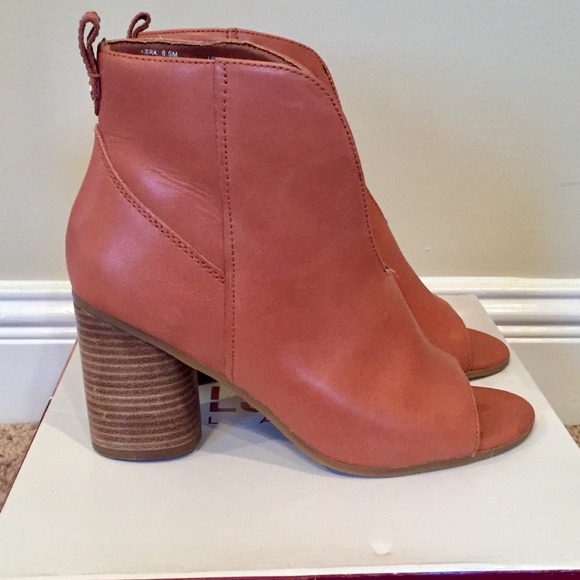 Lucca Lane Sienna Booties - Picture 2 of 8